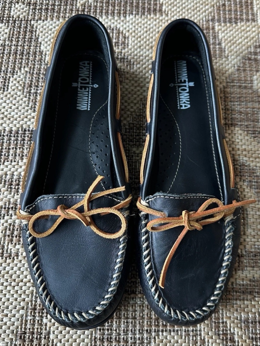 Minnetonka Women's Black Leather Driving/Boat Moccasins 610R Size 9.5